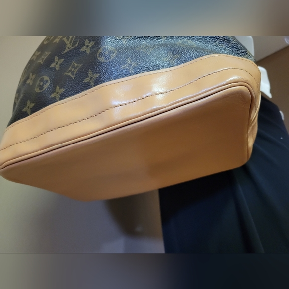 Guaranteed Authentic Louis Vuitton Large Bucket Noe GM - Picture 7 of 16